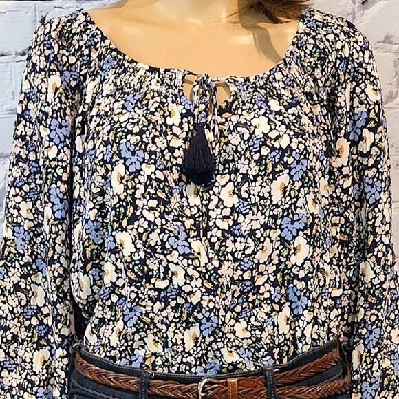 NWOT!! RW&Co long sleeve floral pattern shirt with front tassel ties - Picture 6 of 9